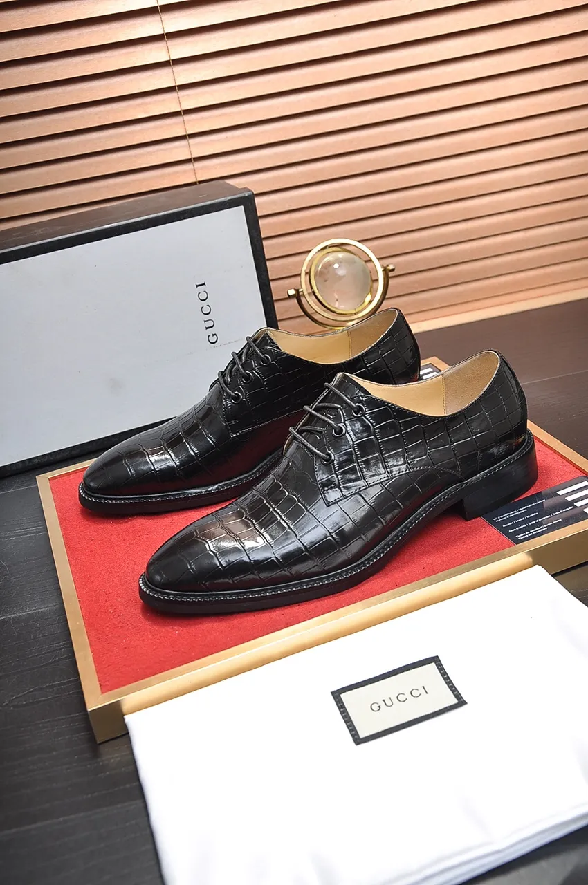 Men's shoes💰460💶Italy's top luxury men's shoes giant [GUCCI Gucci] has a new model 🍃Original European style🔰 Pleasant to the eye😍In order to make the shoes more durable and non-deformable🌀The production continues to follow traditional methods but there is still no lack of innovation💪The original cowhide is chosen for the leather♻️ Smooth, natural and exceptionally bright⭐Made of imported cowhide, the first choice of the rich 38-45 (45 customized)